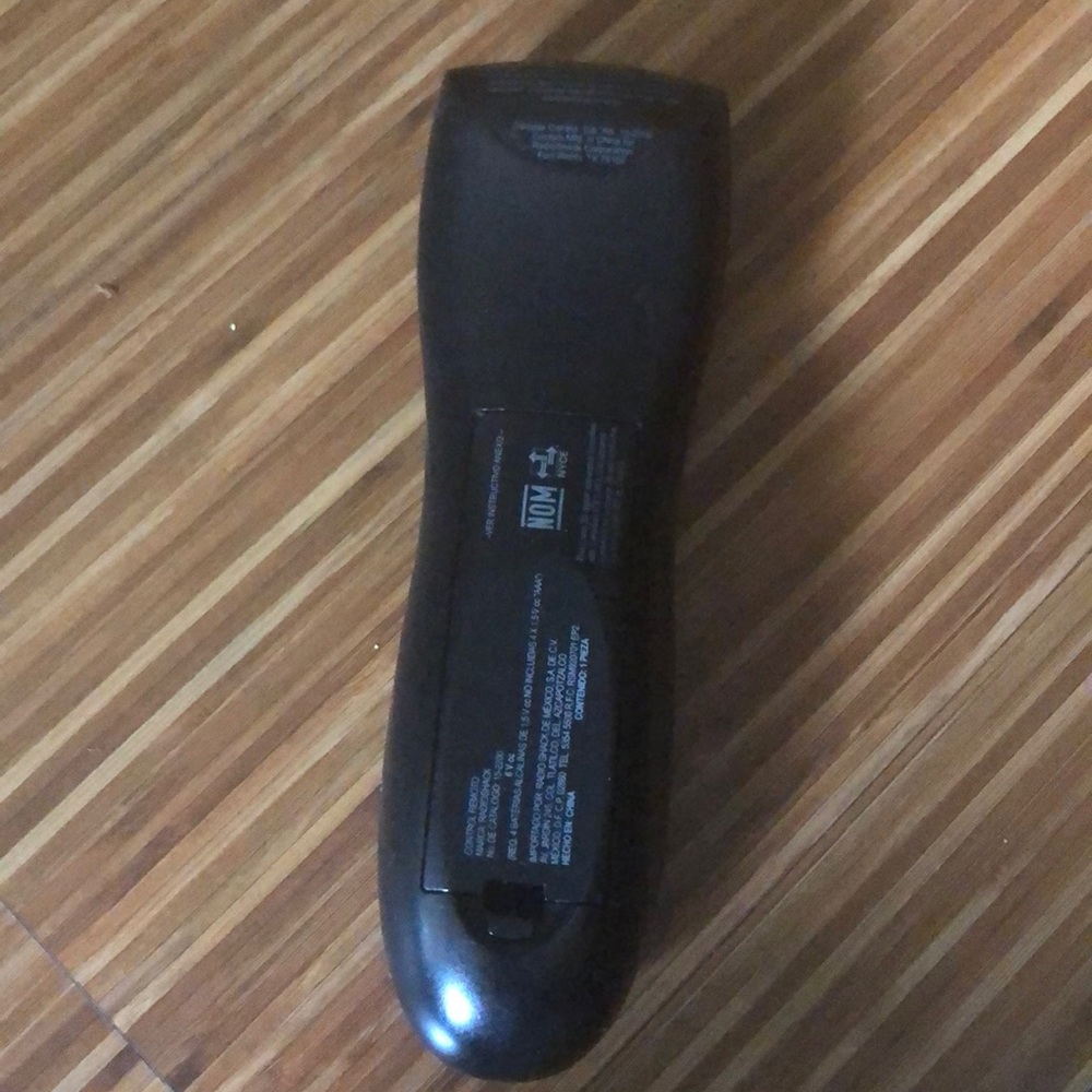 Free RadioShack universal 5-in-1 remote - Picture 2 of 3